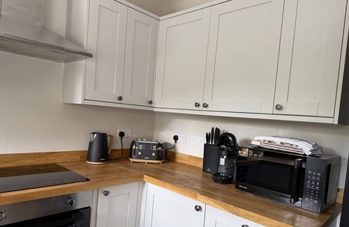 Woodborough House | Stable Cottage - with free parking!