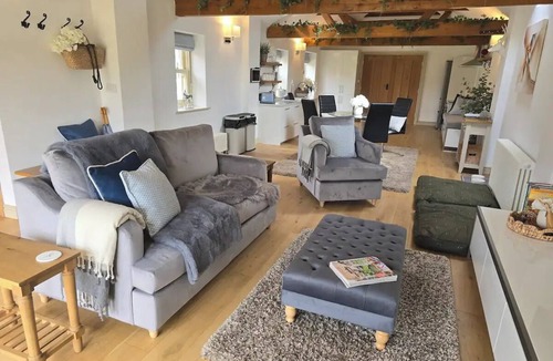 Walkeringham House | Stable View Barn - log burner & dog friendly