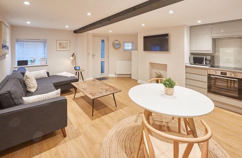 West Cliff Apartment | Staffordshire Hideaway