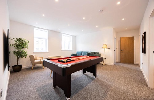 Trafford Apartment | Stanway Apartments- Free Parking & Close To Tram Stop
