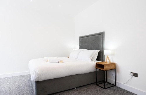 Trafford Apartment | Stanway Apartments- Free Parking & Close To Tram Stop