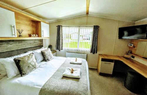 Fenny Bentley Resort | Static in Peak District Ashbourne Heights Derbyshire Play Park Indoor Pool