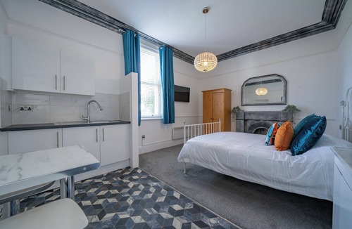 West Derby Apartment | Stay where it all began for The Beatles!