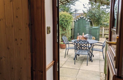 Snettisham Cottage | Strawberry Cottage, Norfolk Coast🍓EV Charger. RSPB Snettisham, near Sandringham