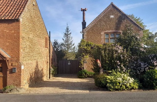 Snettisham Cottage | Strawberry Cottage, Norfolk Coast🍓EV Charger. RSPB Snettisham, near Sandringham