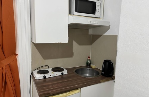 Kensington Apartment | Studio Apartment Sleeps 2 with Ensuite