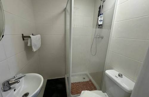 Kensington Apartment | Studio Apartment Sleeps 2 with Ensuite