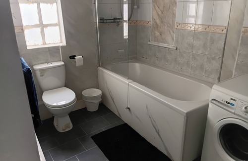 Oldbury Apartment | Studio Sleeps 2 near Priory Woods