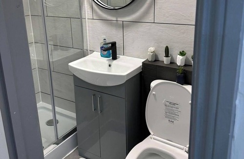 Acton Apartment | Studio Sleeps 3 - Outdoor Space - Pet Friendly