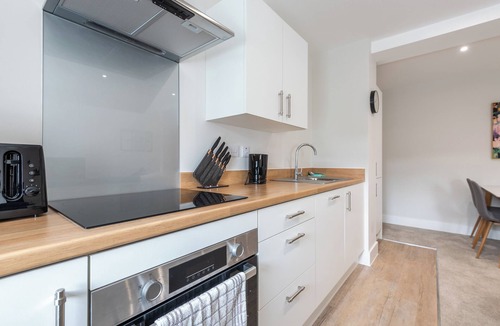 Hull Old Town Apartment | Stunning 1BR Flat Near Museum Quarter + Old Town