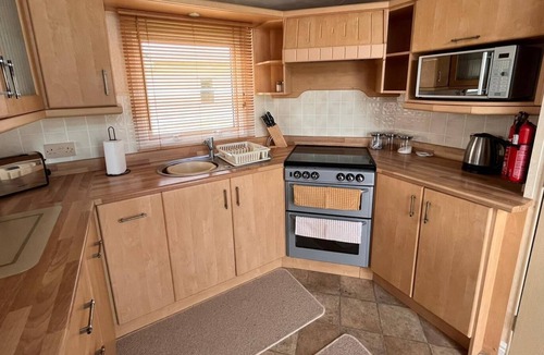 Chapel Saint Leonards Cabin | Stunning 2-Bed caravan in Skegness