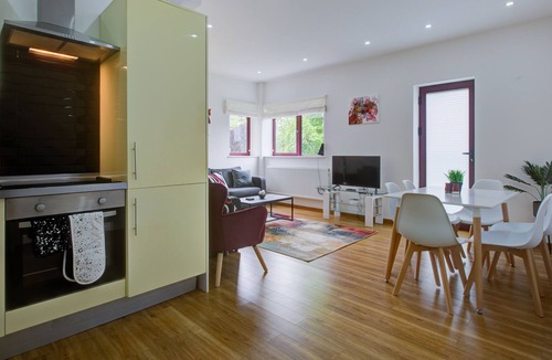 Fareham Apartment | Stunning 2 bedroom Apartment in Fareham with free parking.