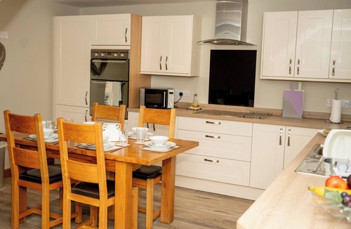 Kendal Cottage | Stunning 3 bed cottage with exceptional views over fields and the Lakeland fells