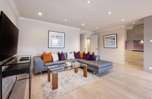 Maida Vale Apartment | Stunning 3-bedroom in the heart of London with parking