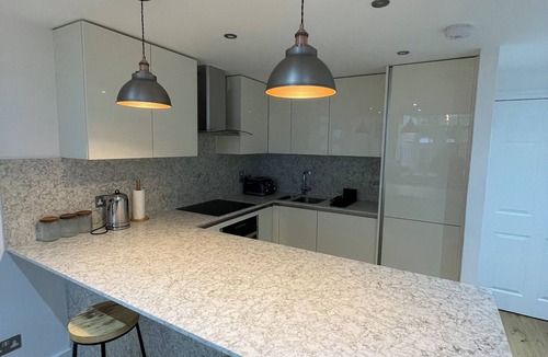 St Luke's Apartment | Stunning 3BD Maisonette w/Balcony - Old Street!