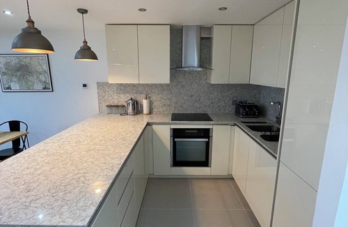 St Luke's Apartment | Stunning 3BD Maisonette w/Balcony - Old Street!