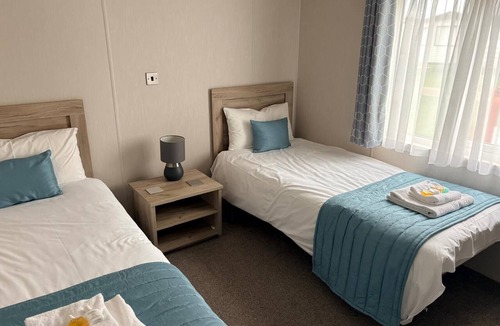 Pakefield Cabin | Stunning 4 berth lodge with full sea views in Suffolk ref 68031CR