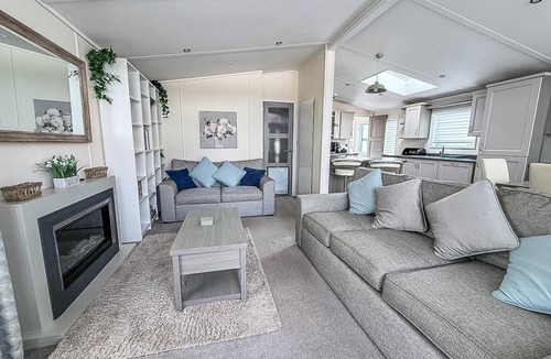 Hunstanton Cabin | Stunning 6 berth lodge with decking at Manor Park in Hunstanton ref 23064K