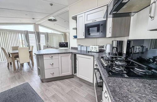 Hunstanton Cabin | Stunning 6 berth lodge with decking at Manor Park in Hunstanton ref 23064K