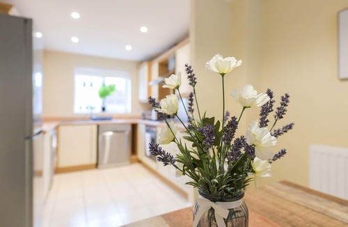 Bingham House | Stunning Garden House with Free WIFI and Parking