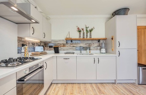 Olney House | Stunning House 30-Min to Silverstone Office Balcony Parking Self-Check-In Yoko Property
