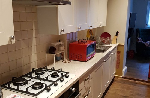 West Kensington Apartment | Stunning newly renovated flat centrally located in West Kensington