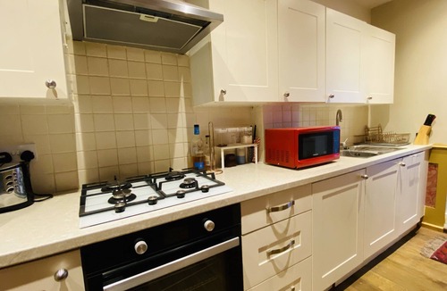 West Kensington Apartment | Stunning newly renovated flat centrally located in West Kensington