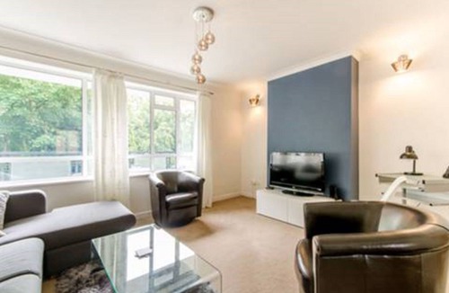 Finchley Church End Apartment | Stunning two bedroom apartment with views over the Dollis Park/Stream.