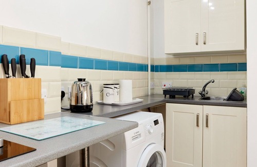 Dalbury Lees House | Stunning villa for 4 people with hot tub, WIFI and TV