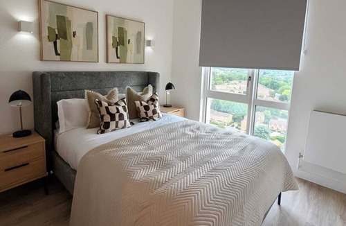 Fairfield Apartment | Stylish 1 bed Apt - 16 mins to central London