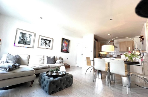 Town Apartment | Stylish 1 Bed Penthouse Apartment With Large Cityscape Balcony