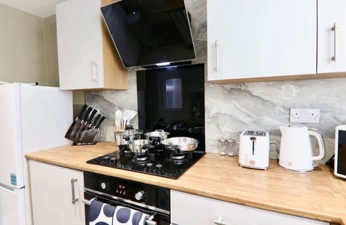 Sheffield Apartment | Stylish 1BR Retreat Close to Sheffield Centre