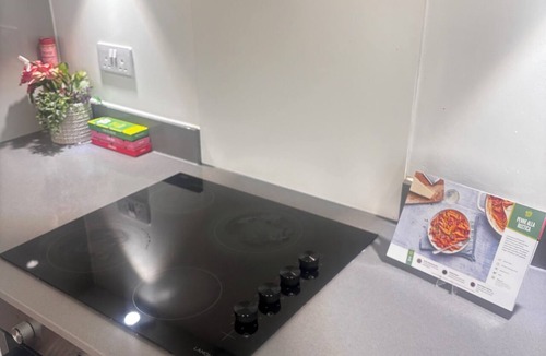 Cowley Apartment | Stylish 2-Bed Apt | 10 Mins to Oxford Universities/city | Free private parking