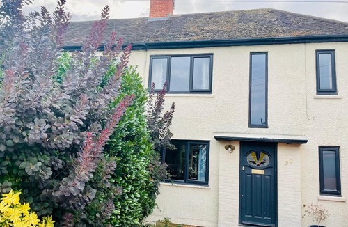 Hitchin House | Stylish 2 bed home - Hitchin - parking - near station and parks
