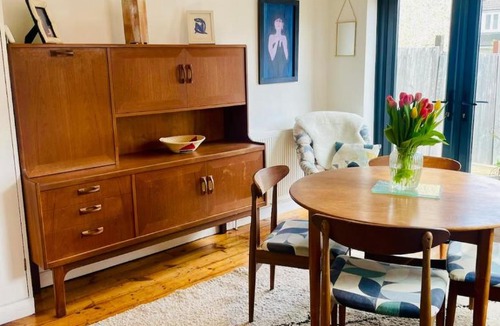 Hitchin House | Stylish 2 bed home - Hitchin - parking - near station and parks