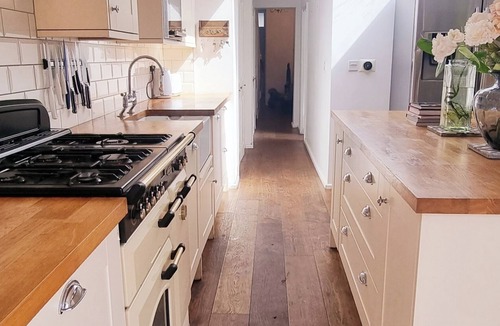 New Cross Apartment | Stylish 3-4 Bed Victorian Townhouse, Large Garden!