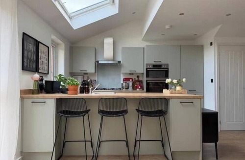 Rosliston House | Stylish 3-Bed Retreat Near the Peak District | Modern Comfort & Boutique Style