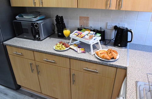 Wolverhampton House | Stylish 3-Bed House in Wolverhampton | Long Stays Welcome | Near Hospital