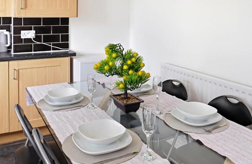 Smethwick House | Stylish 3-Bed House Near Birmingham City Centre