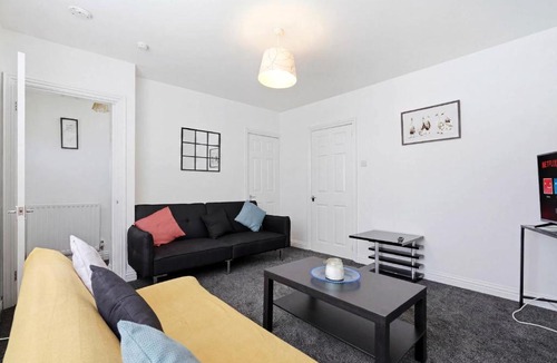 Smethwick House | Stylish 3-Bed House Near Birmingham City Centre
