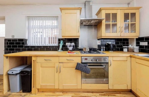 Manchester House | Stylish 3-bedroom Home in Manchester- Ideal for Families, Groups & Contractors.