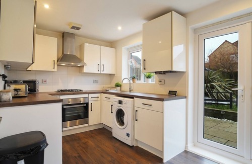 Grenoside Apartment | Stylish 3BR Home w/Garden and Parking in Sheffield