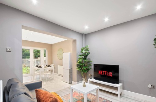 Reading House | Stylish 5Bed Reading Home -Family & Business Stays