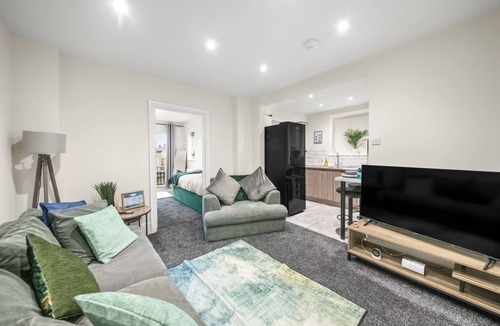 Cowley House | Stylish 5BR Oxford Cooper House, Sleeps 11 with Parking