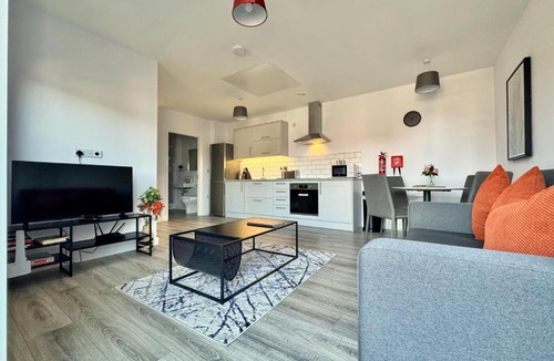Heworth Apartment | Stylish Abode in York-Parking