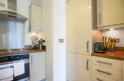 Central Milton Keynes Apartment | Stylish Apartment City Centre Balcony Free Parking Self-Check-In Yoko Property