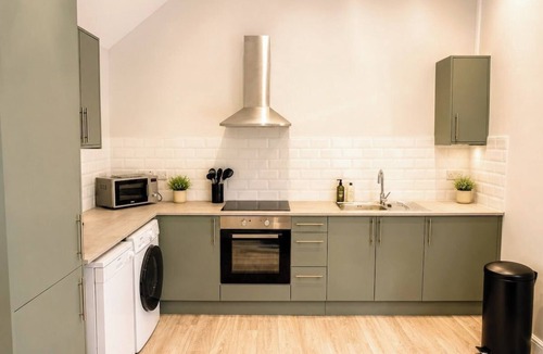Bourne Apartment | Stylish Apartment in Bourne Town Centre | Sleeps 4