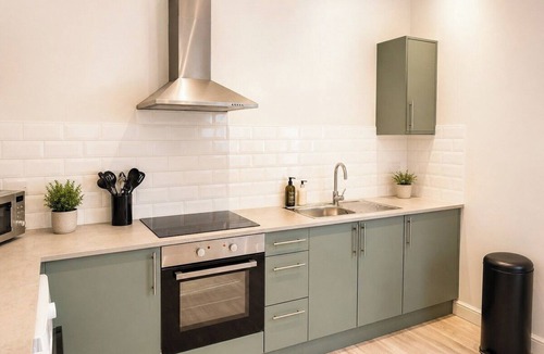 Bourne Apartment | Stylish Apartment in Bourne Town Centre | Sleeps 4