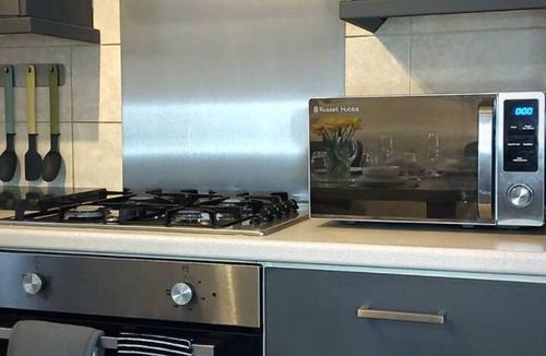 Preston Apartment | Stylish Apartment in City Centre with Parking