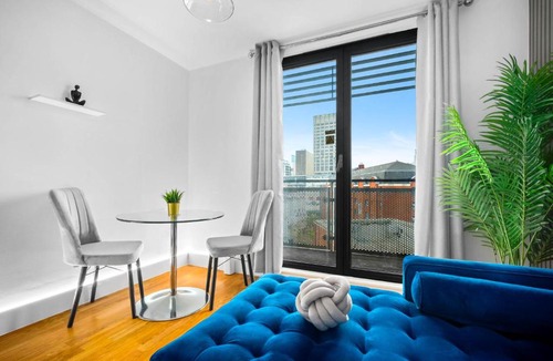 Theatreland Birmingham Apartment | Stylish Arcadian Apartment - Balcony - Parking - Netflix 43A